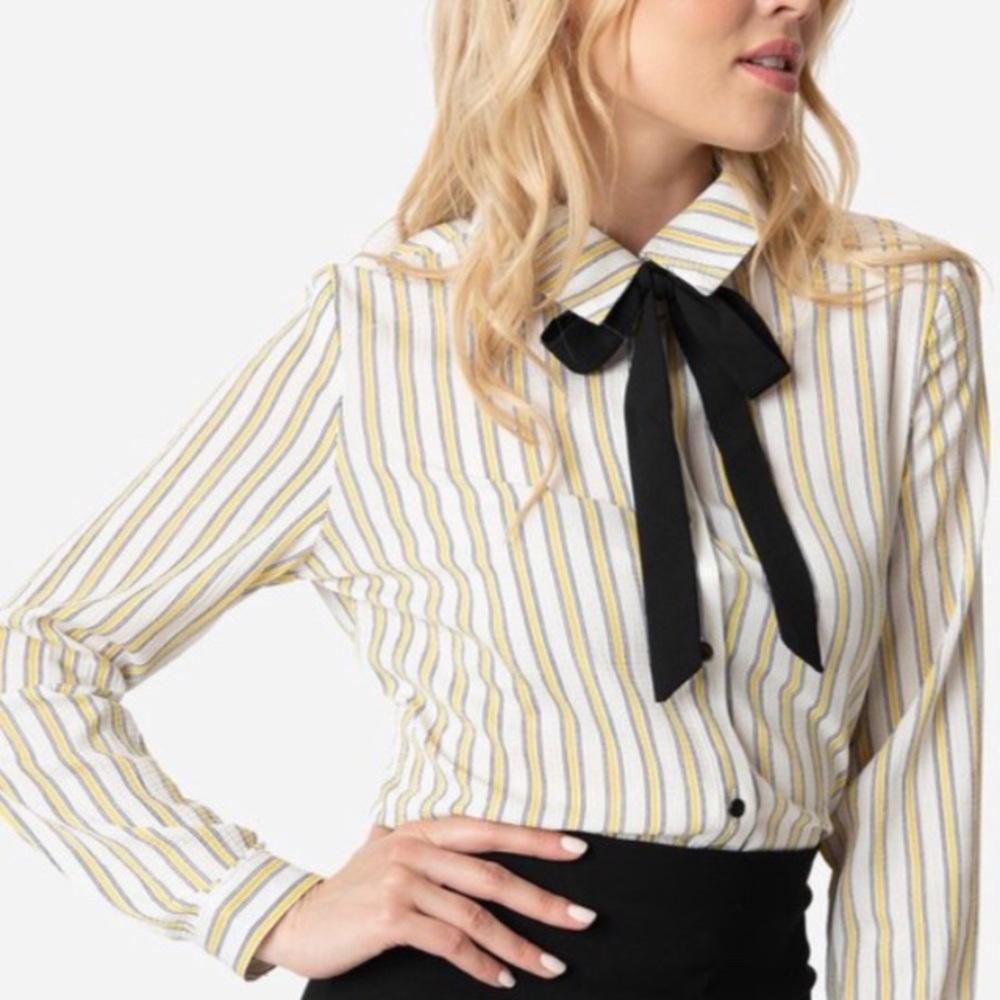 🎉HP🎉 NWT Unique Vintage Bowtie Blouse